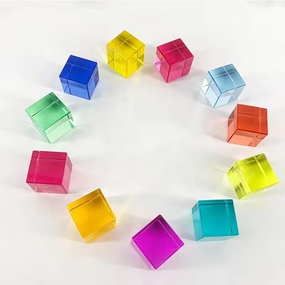 Conjunto de juegos acrílicos coloridos con bloque de construcción acrílico