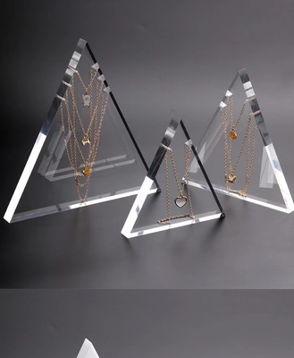 Diseño moderno triángulo collar de acrílico Display Stand Holder para joyería