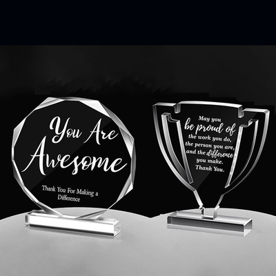 Bloque de trofeo de premio acrílico de número claro personalizado para el reconocimiento del aniversario de la compañía