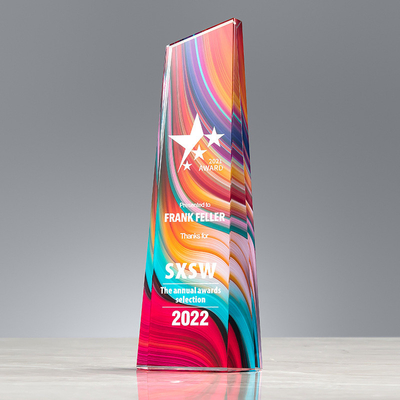 Το βραβείο Creative Acrylic με UV εκτύπωση, η πλακέτα Lucite για το ετήσιο συνέδριο των εργαζομένων της εταιρείας και τιμητικοί τίτλοι
