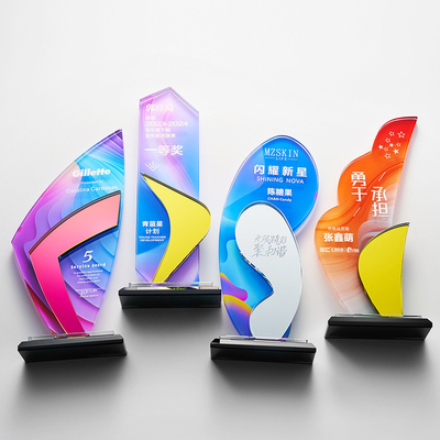 Πλειστηριασμός Custom Colorful Acrylic Award Trophy Πλεξίγλαση με UV εκτύπωση και χαρακτική για επαγγελματική αναγνώριση ή εορτασμό επετείου