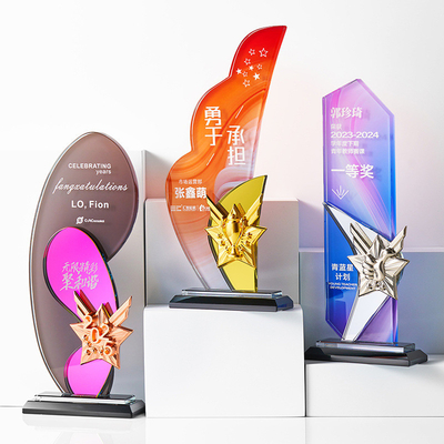 Πλειστηριασμός Custom Colorful Acrylic Award Trophy Πλεξίγλαση με UV εκτύπωση και χαρακτική για επαγγελματική αναγνώριση ή εορτασμό επετείου